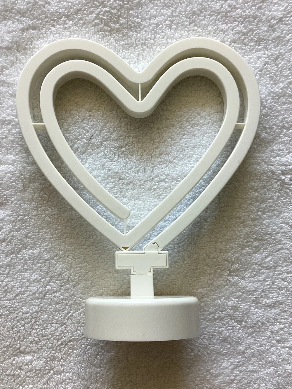 White Heart Accent Light, Battery Operated, multicolor when lit 🔥